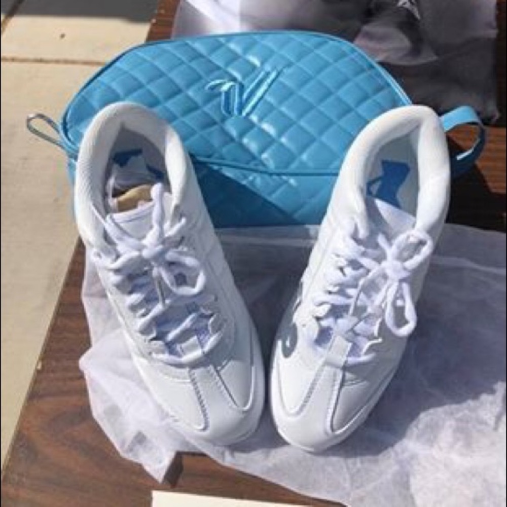 Never worn varsity cheer shoes with case. Size 5